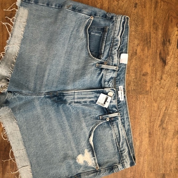 𝅺***NWT*** GOOD AMERICAN Good '90s Denim Shorts - Picture 9 of 13